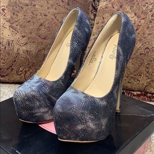 Black multi color platform pumps